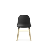 390002 Form miniature chair black fra Normann Copenhagen forfra - Fransenhome